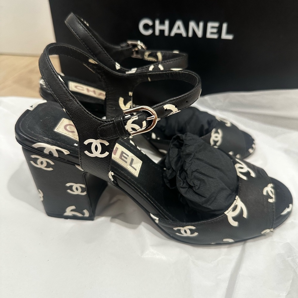 CHANEL Crazy CC Black and White Logo Heels Size 35 - Picture 4 of 15